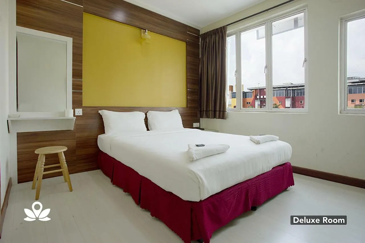 **  Golden Night Hotel Subang Jaya Ma­lay­sia