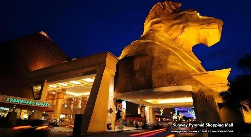 **  Golden Night Hotel Subang Jaya Malaysia